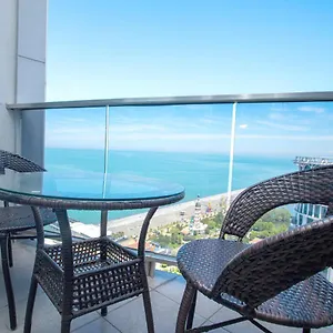 sea-to-sky-beachfront-apartment-in-batumi.batumihotels.net/
